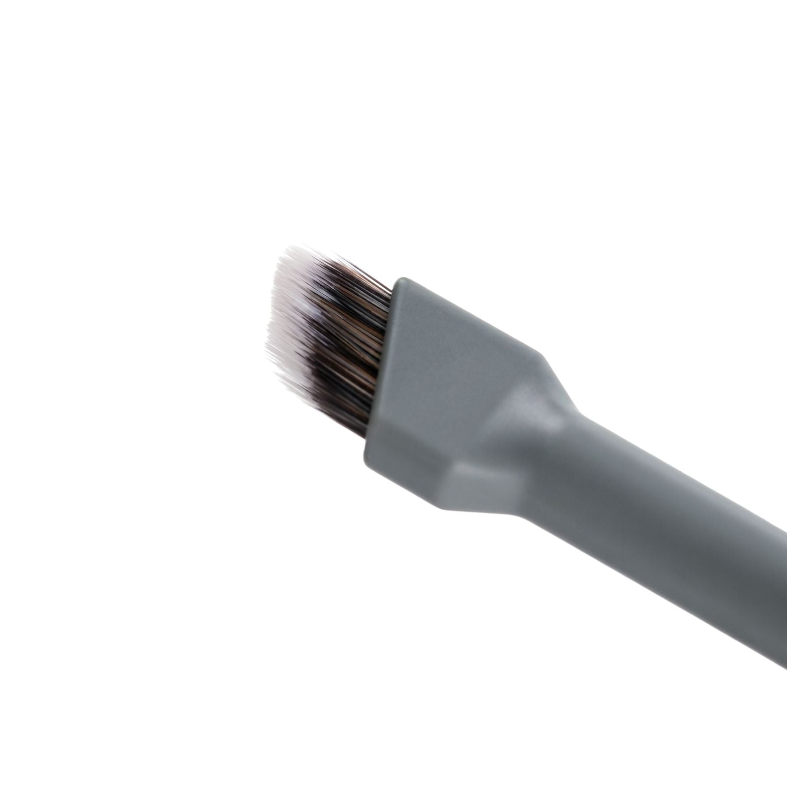 Alix Avien 10-in-1 makeup brush – Small Angle Brush