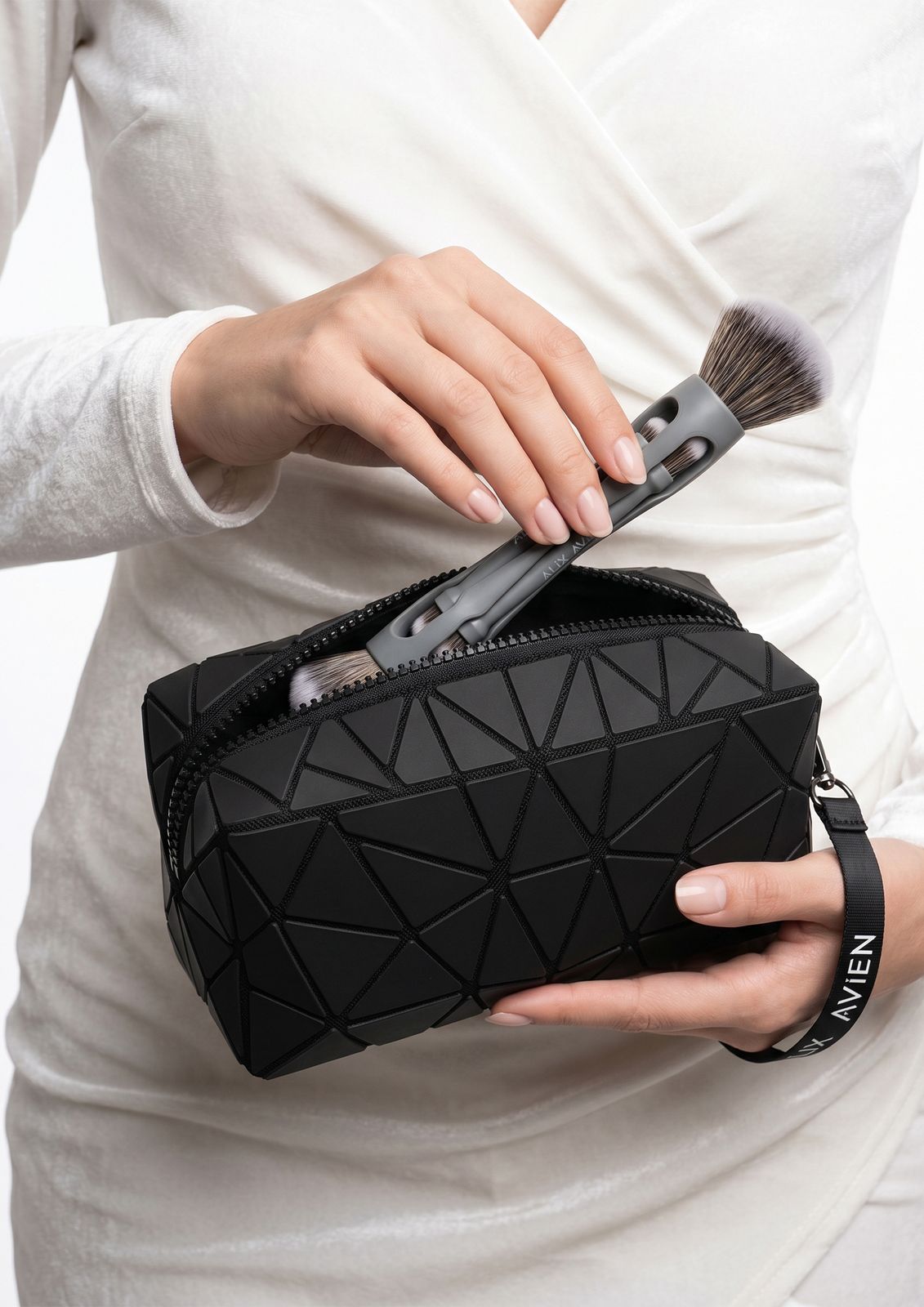 Alix Avien 10-in-1 multifunctional makeup brush