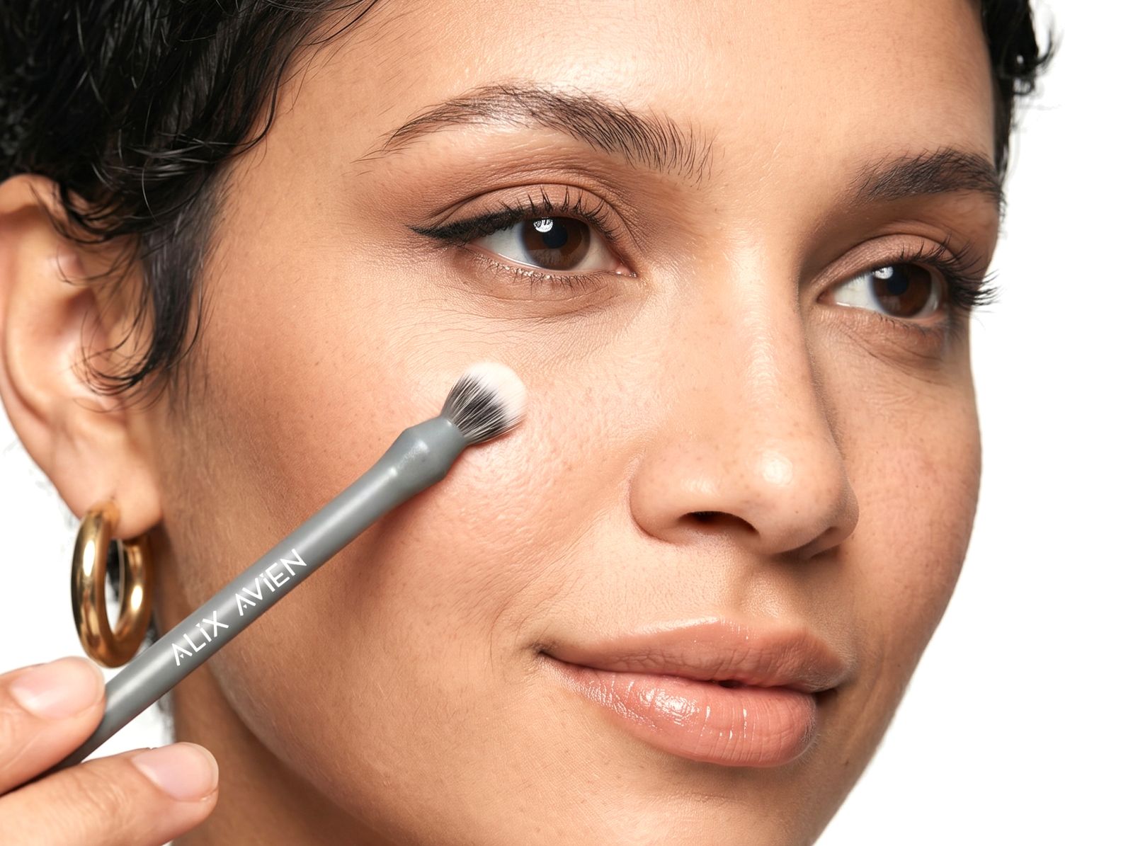 Alix Avien 10-in-1 makeup brush – Dome Blending Brush