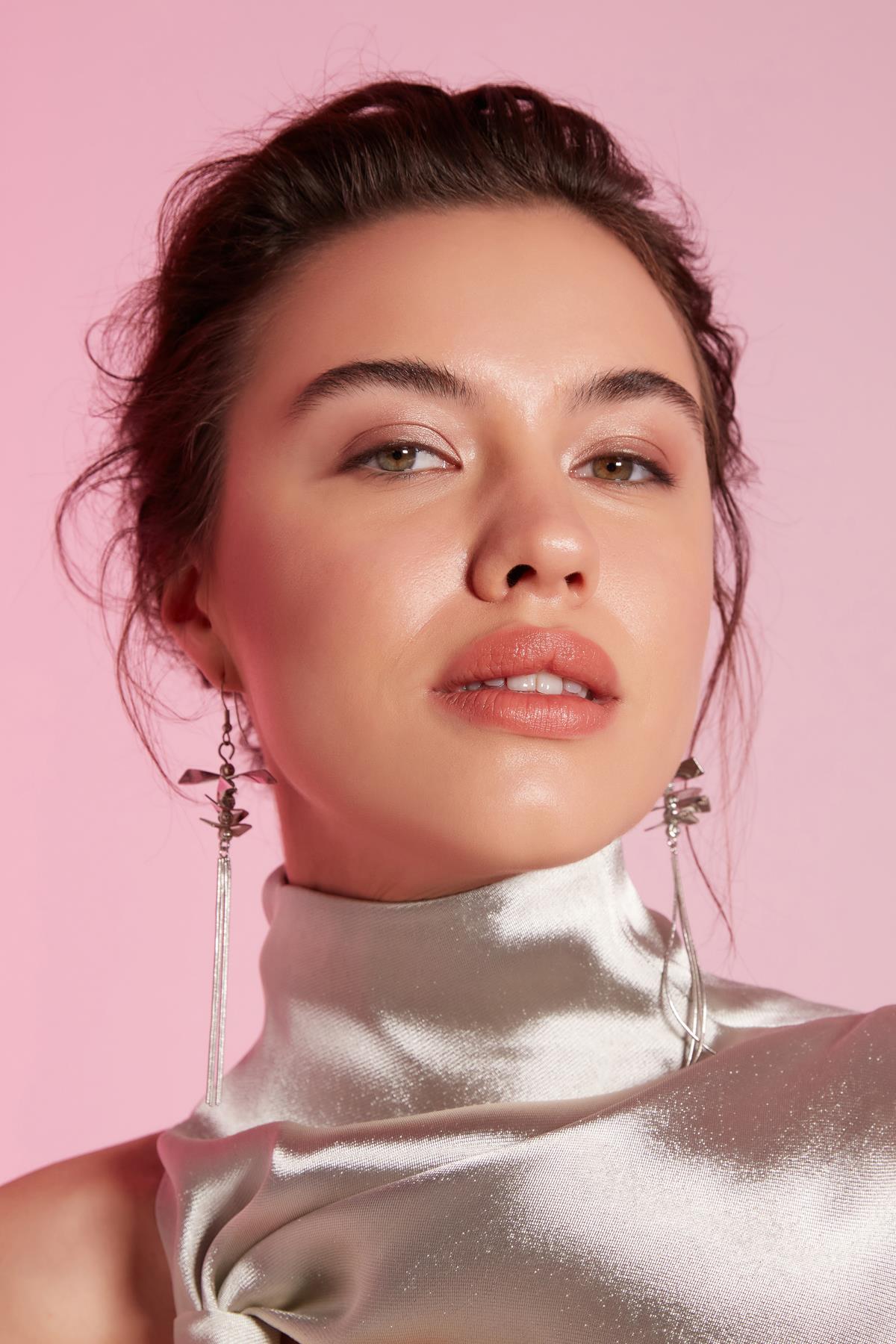 BB Cream vs. CC Cream: Which Is Better for Your Skincare Routine — Alix Avien blog image