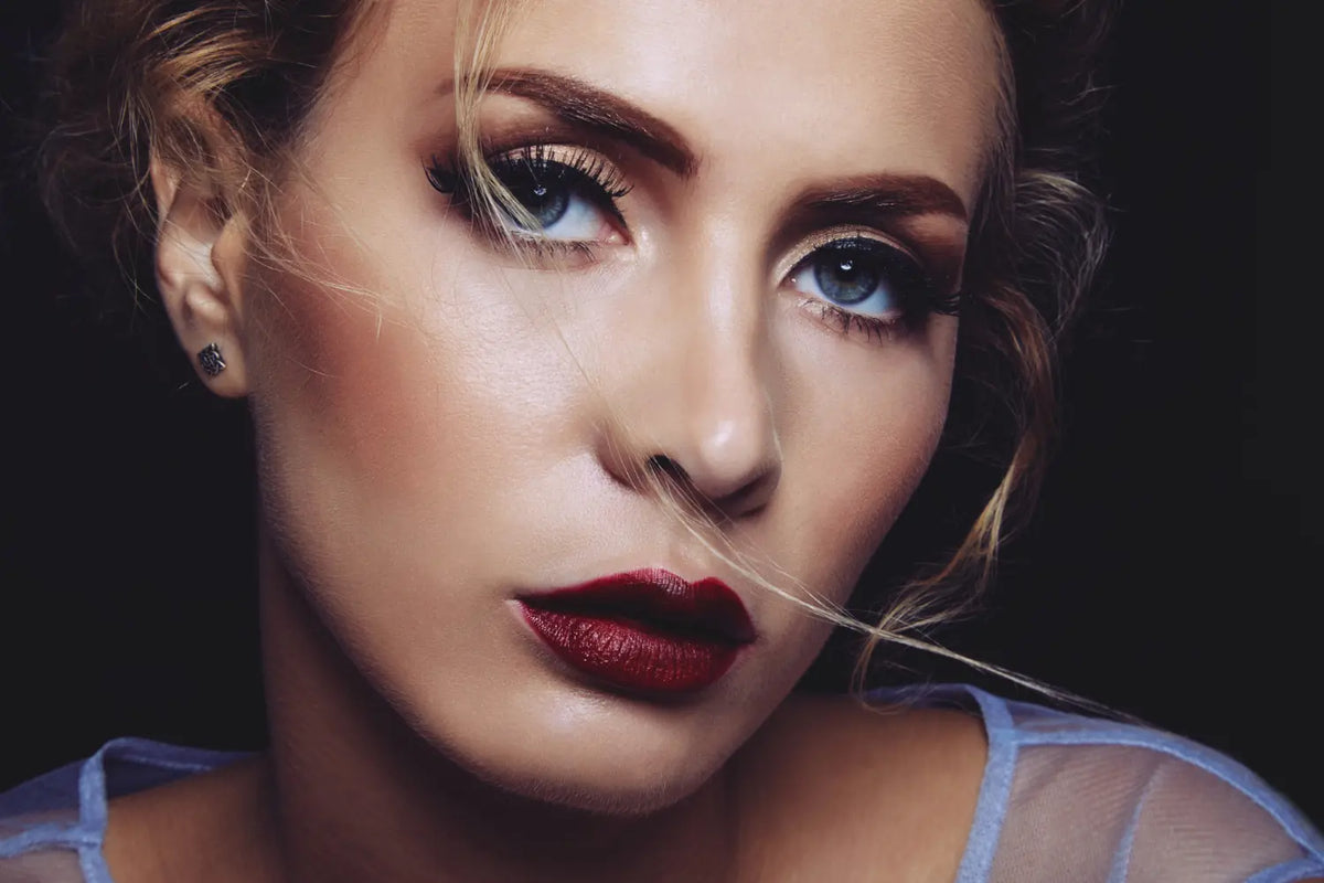 Does black eyeliner suit light-colored eyes? The best way to wear it by eye color — Alix Avien blog image