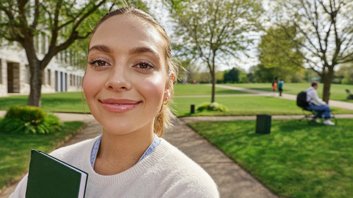 Natural makeup look for the first day of school - Alix Avien