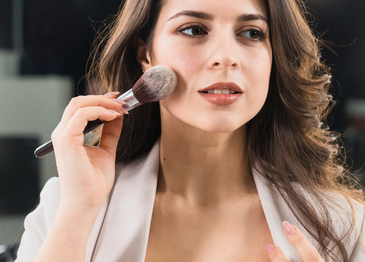 How to Apply Powder: The Right Powder Techniques to Set Your Makeup — Alix Avien blog image