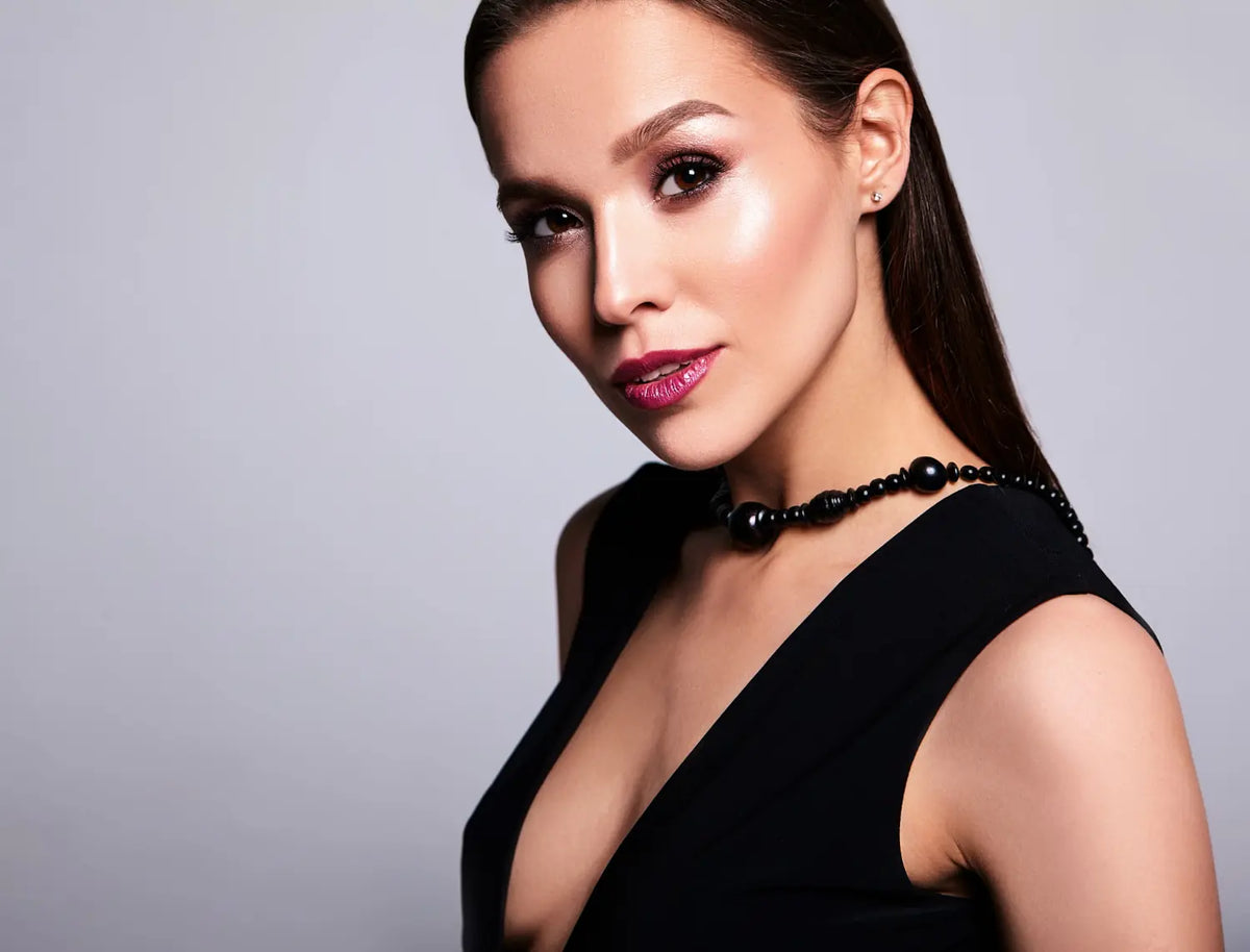 How to do décolletage makeup for a flawless, radiant look — Alix Avien blog image