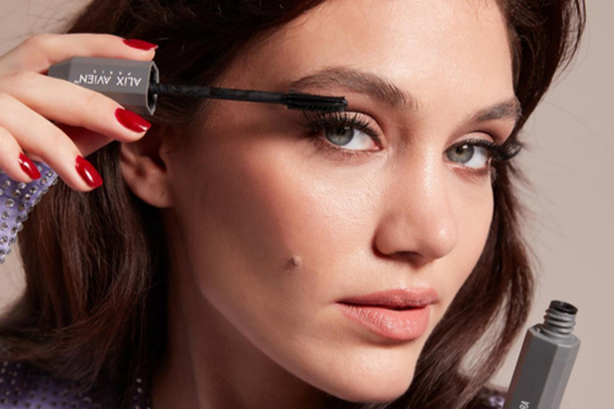 Mascara clumping — Alix Avien blog image
