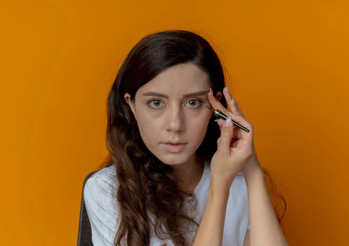 Hand shaking when applying eyeliner — Alix Avien blog image