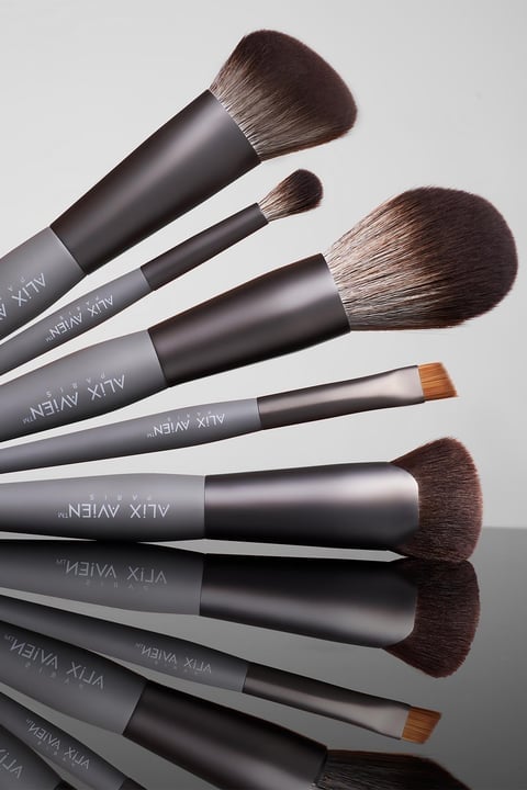Individual Brushes or a Set? A Guide to Choosing Professional Makeup Brushes — Alix Avien blog image
