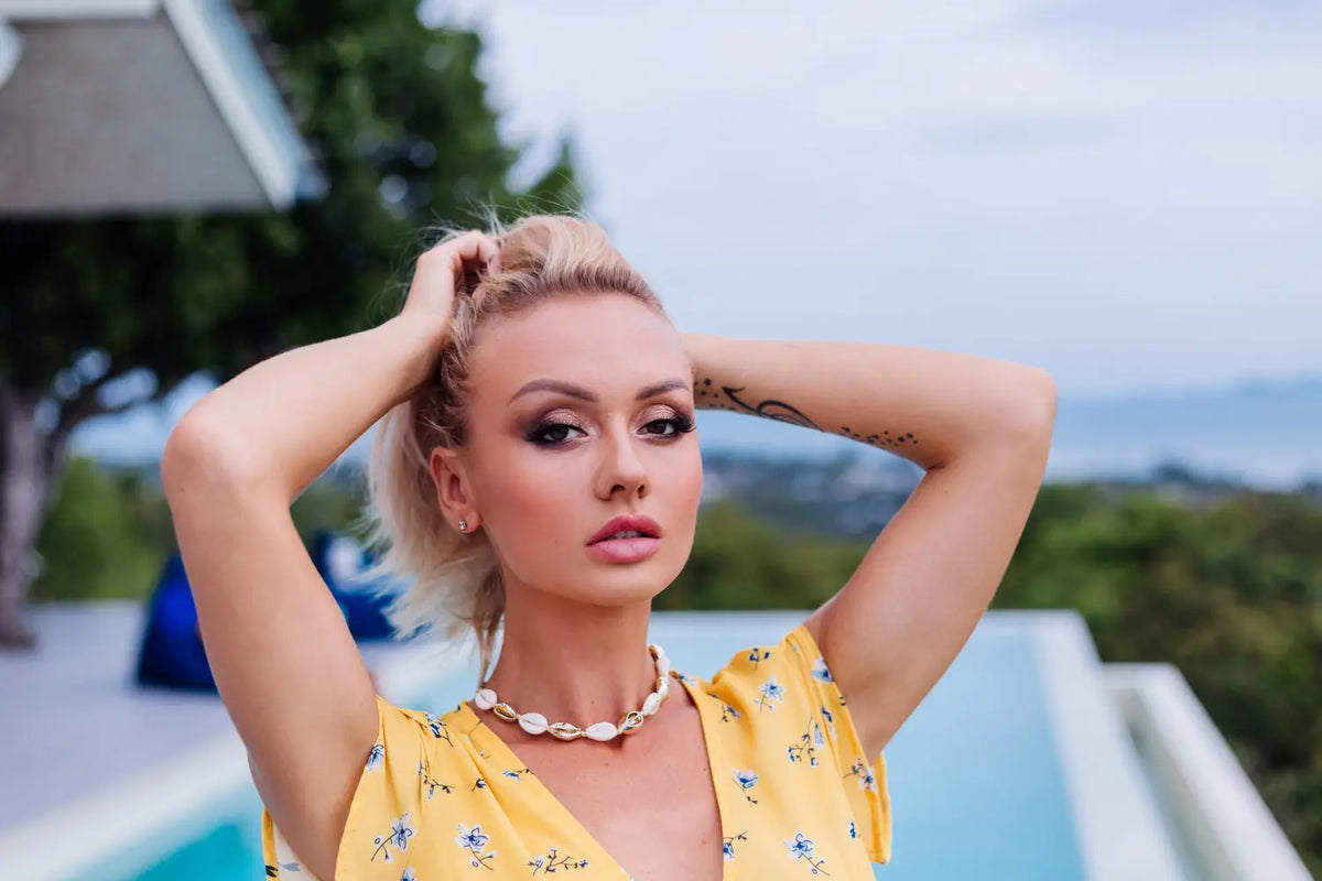 July summer makeup: bold colors, a bold look, or soft glam — Alix Avien blog image