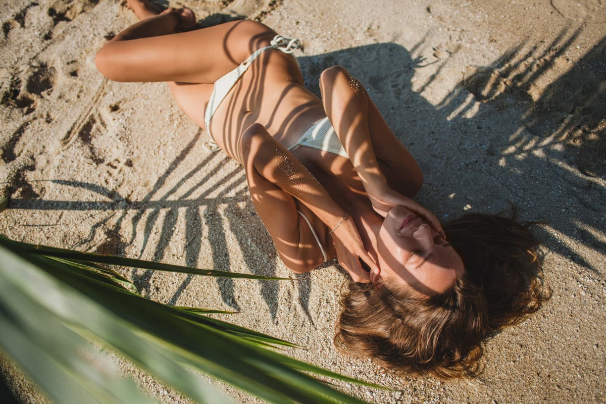 Shimmering body makeup for summer nights — Alix Avien blog image
