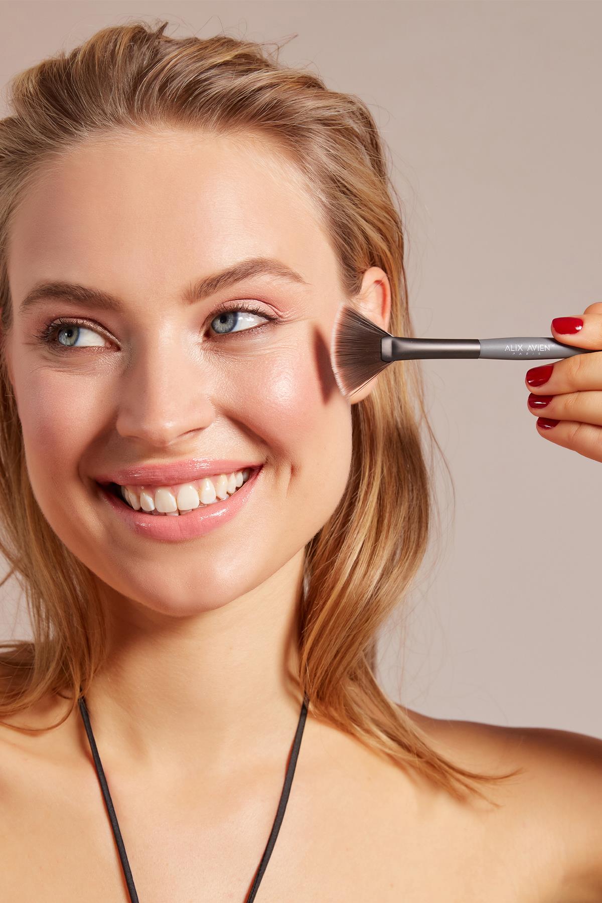The Star of Your Makeup Bag: What Is a Highlighter Fan Brush — Alix Avien blog image