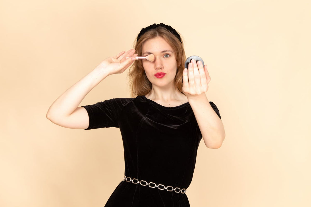 What is aura makeup: color gradients that reflect your energy — Alix Avien blog image