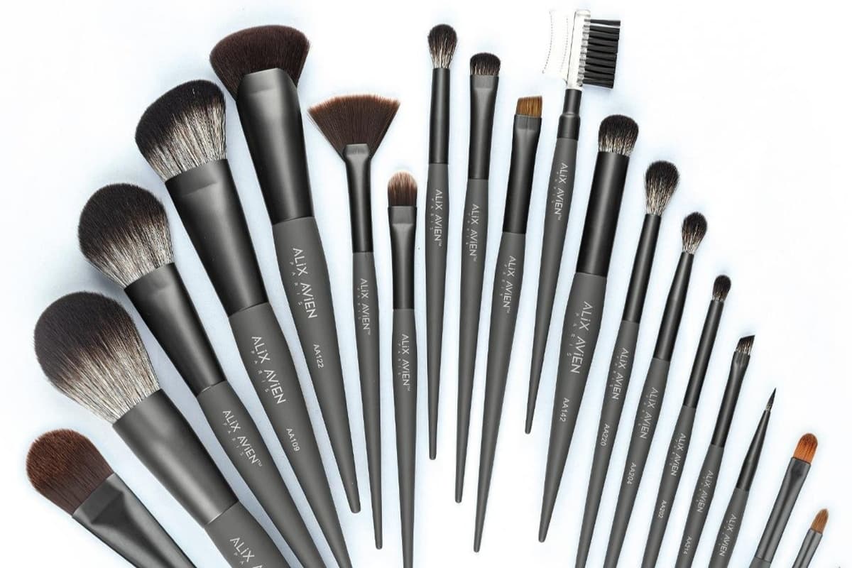 What Should I Look for When Buying a Makeup Brush — Alix Avien blog image