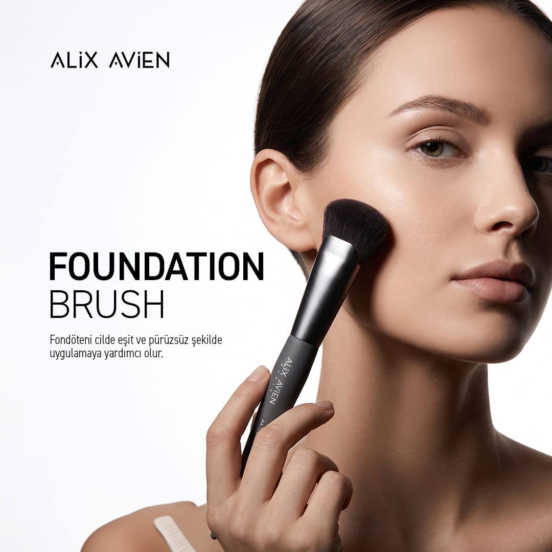 Alix Avien foundation brush