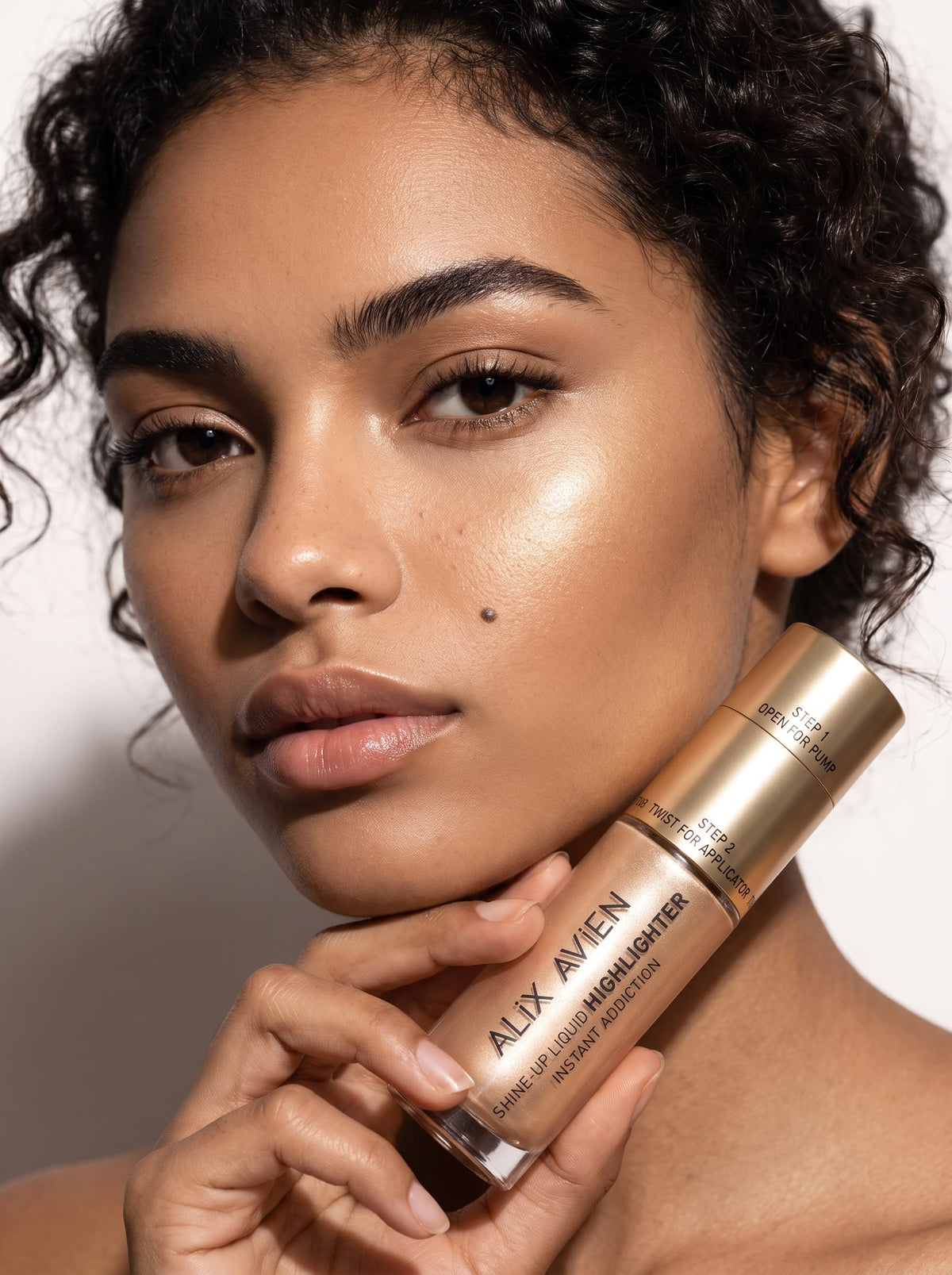 Alix Avien Shine-Up Liquid Highlighter
